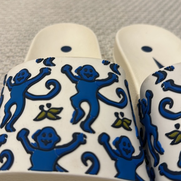 Roller Rabbit Slides - Picture 2 of 3